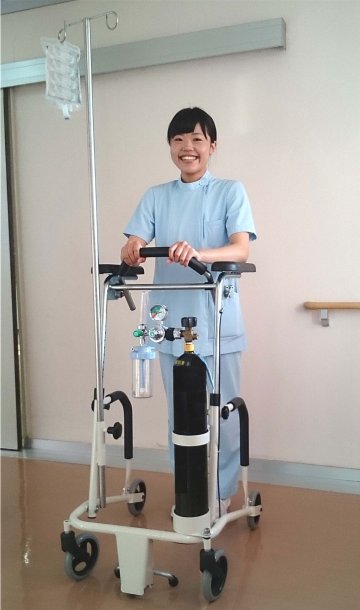 病院向多機能リハビリ用歩行器さばーるKW300